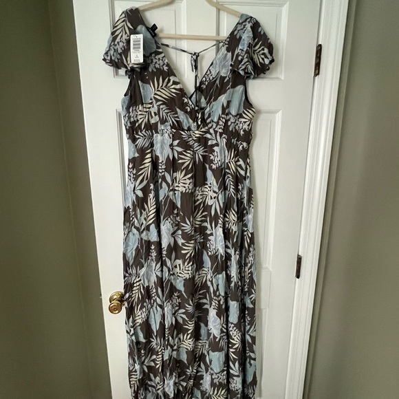 COPY - Floral maxi walkthrough dress - Picture 2 of 4